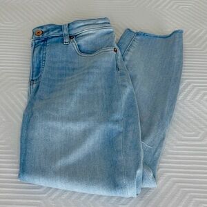 NWOT Express Curvy Skinny Mid Rise Jeans | 6 Short | Light Wash